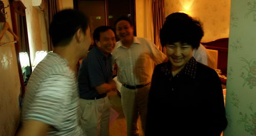 市委宣傳部部長(zhǎng)劉淑慧及商洛日?qǐng)?bào)社領(lǐng)導(dǎo)看望參會(huì)人員