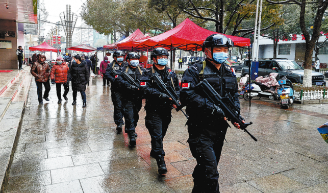 “最美警色”守護節(jié)日平安