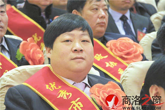 在日前召開(kāi)的市政協(xié)會(huì)上，沈傳奇被評(píng)為優(yōu)秀政協(xié)委員。