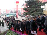 代表進(jìn)入會(huì)場