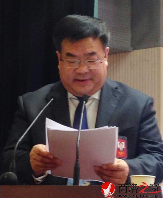 商洛市政協(xié)副主席熊道宇作政協(xié)商洛市第三屆委員會(huì)常務(wù)委員會(huì)關(guān)于三屆三次會(huì)議以來(lái)提案工作報(bào)告