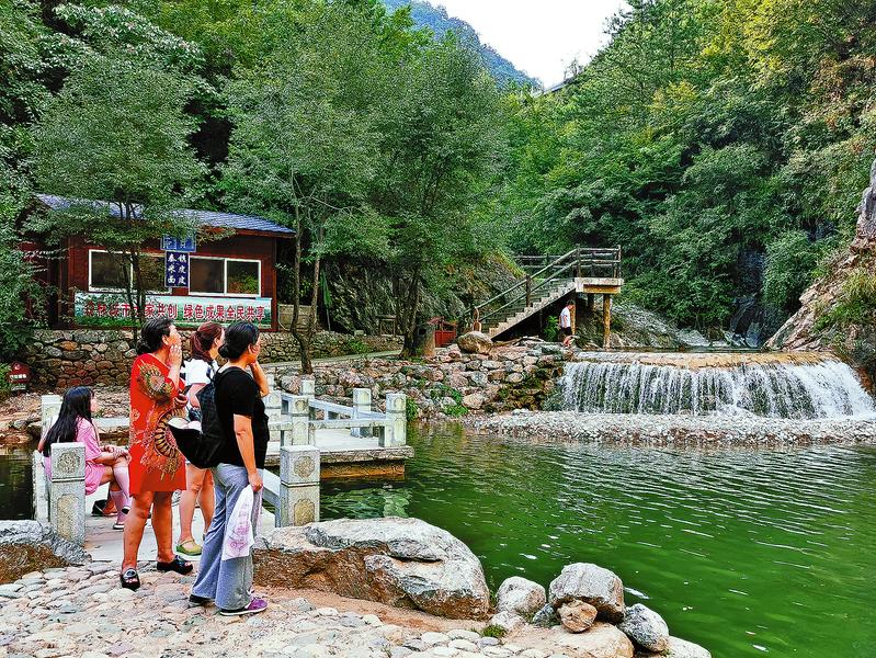 在家門口就業(yè)，吃上“旅游飯”