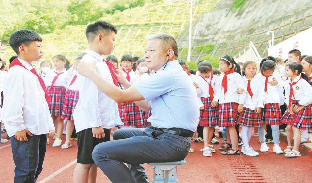 南京醫(yī)療專家團隊為柞水縣1.4萬名小學(xué)生免費篩查先心病